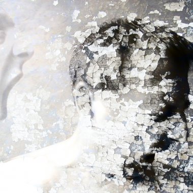 impuissant aux cris du monde